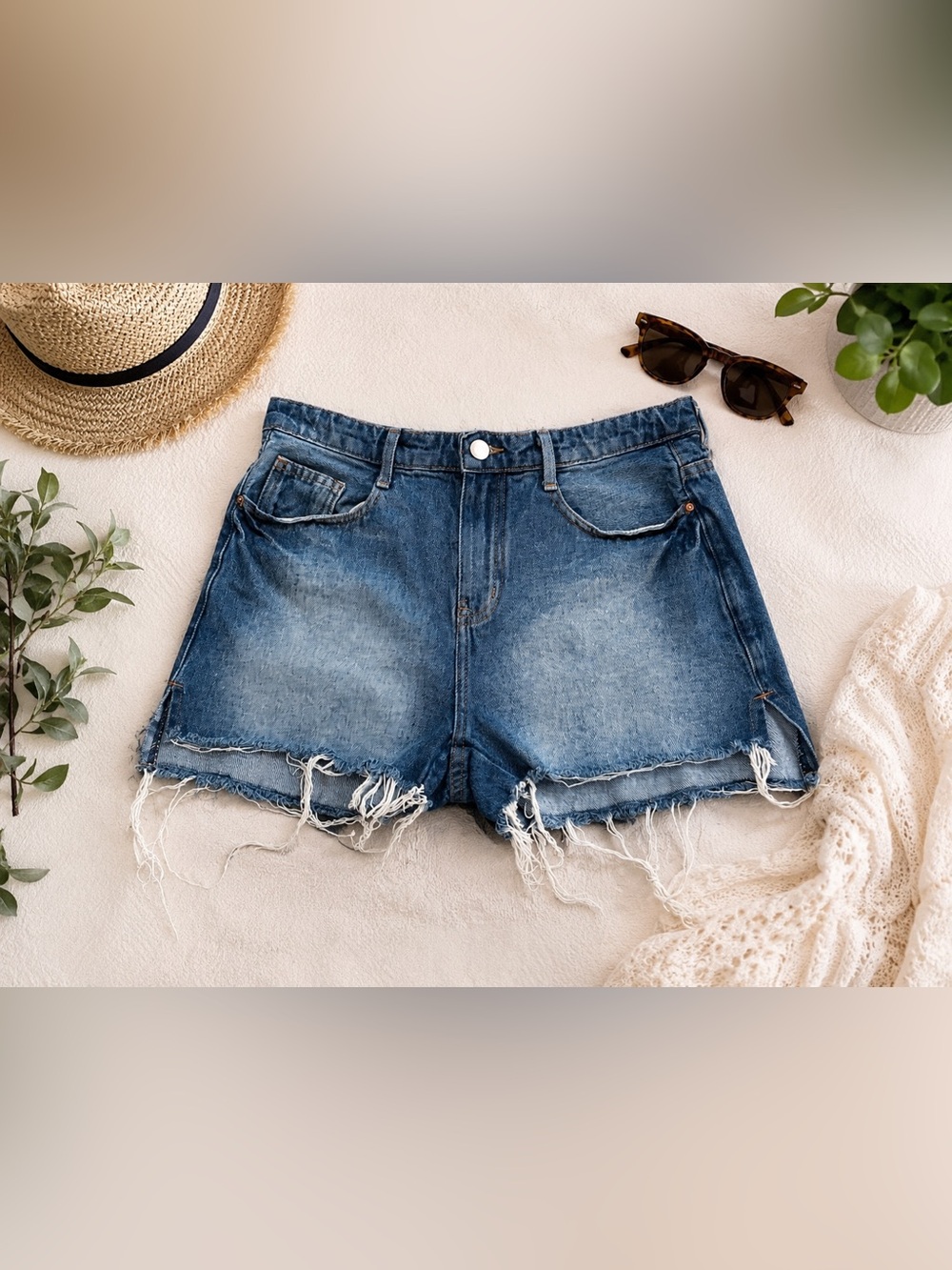 Hering Distressed Denim Cutoff Shorts Size 28 / BR 38 Raw Hem Medium Wash